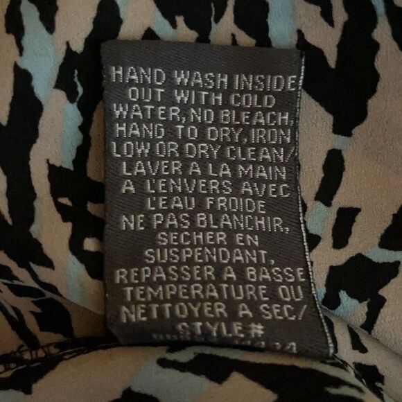 Suzy Shier Sleeveless V Neck Blouse Size Extra Small - Picture 7 of 8